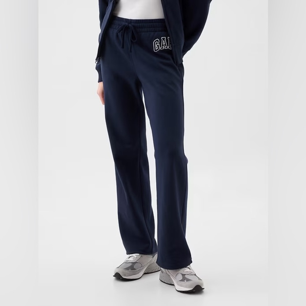 GAP Logo Straight Sweatpants Size - Large
Color - Navy Uniform - Picture 3 of 14